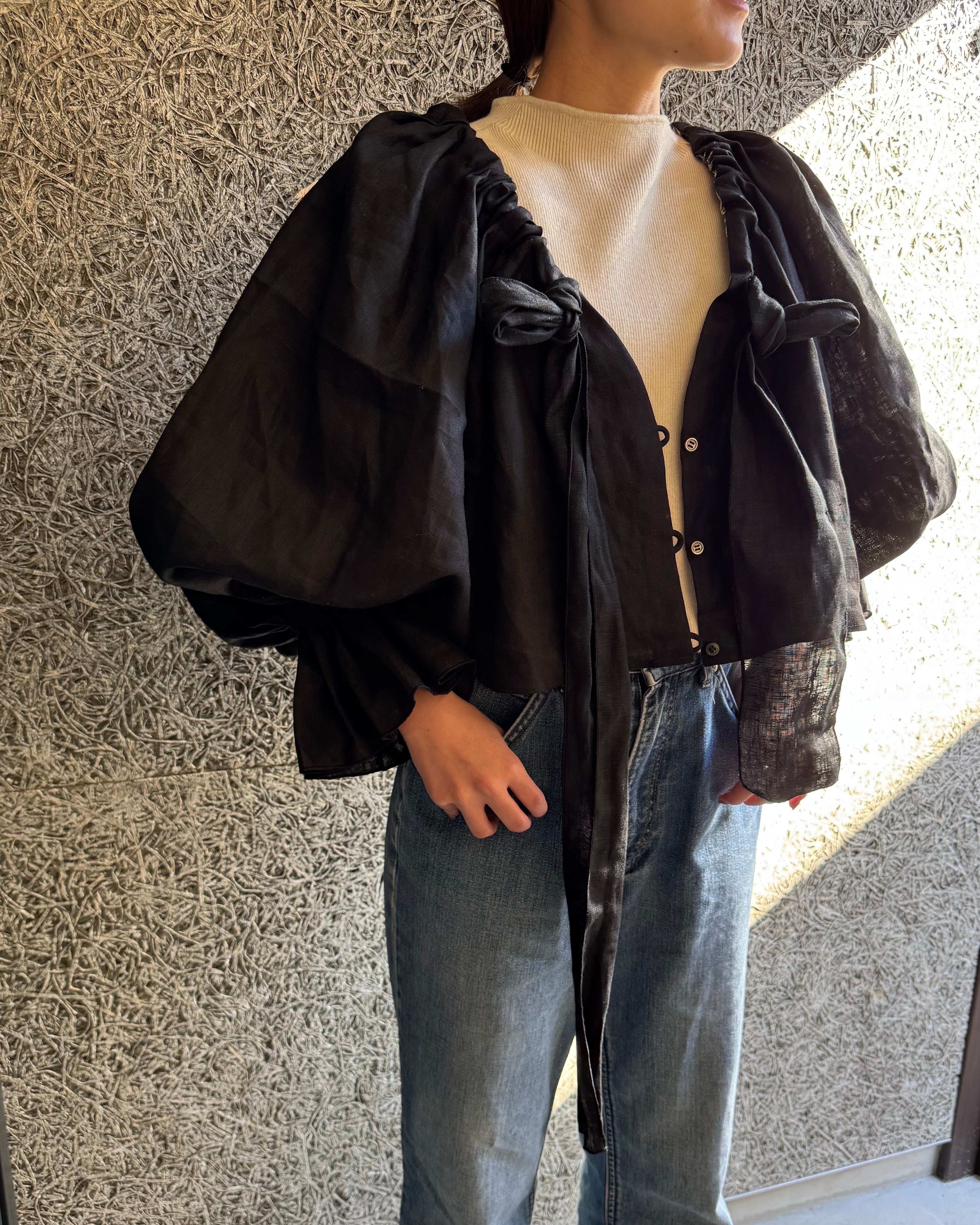 メローブラック_linen ribbon puff blouse(black)