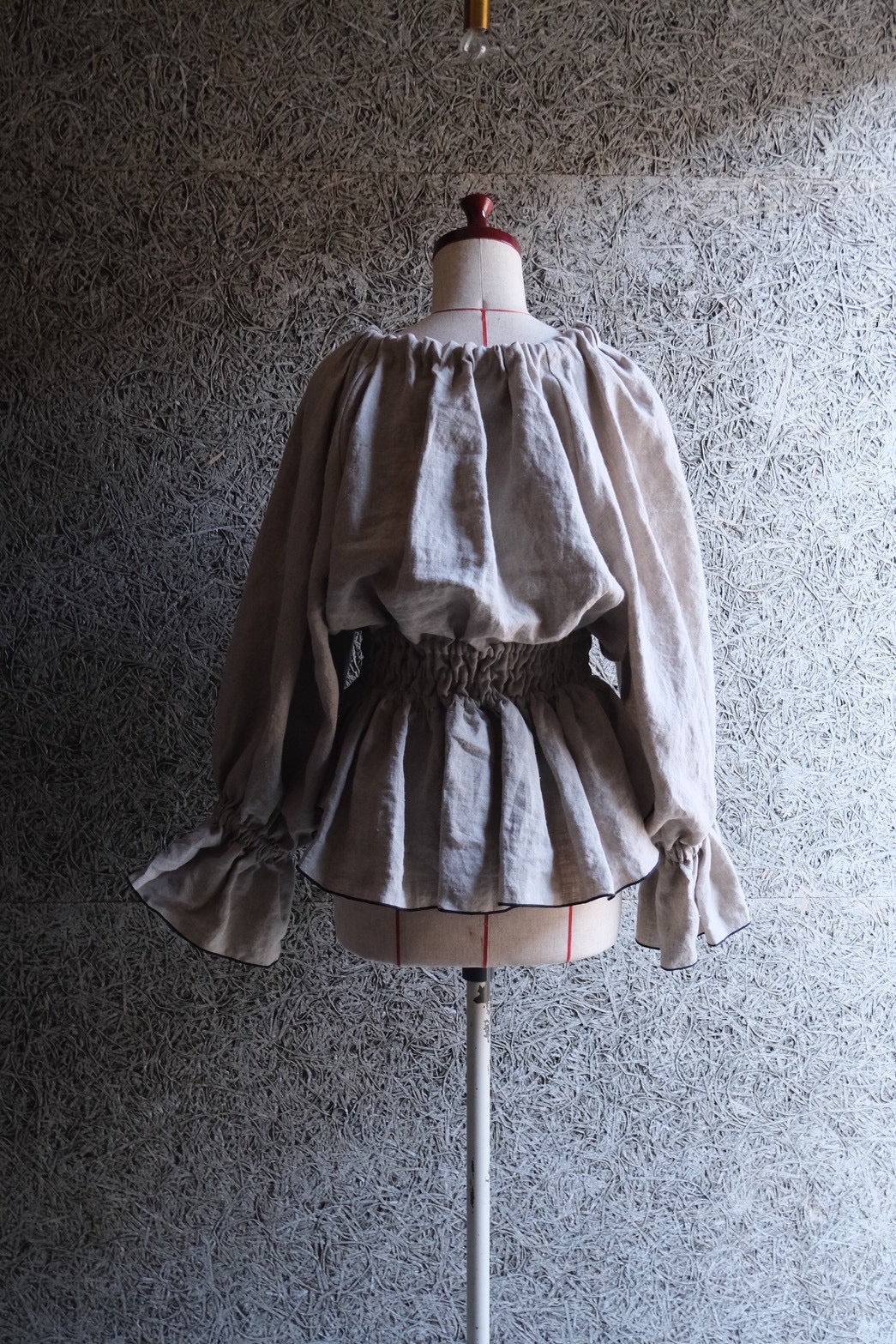 【予約】ribon puff peplum(écru)