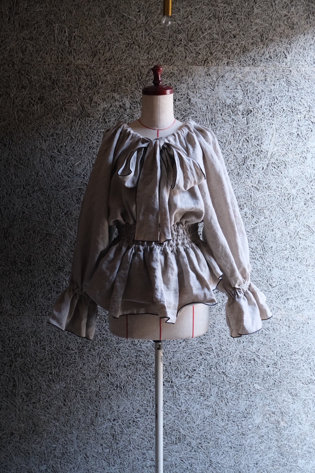 【予約】ribon puff peplum(écru)
