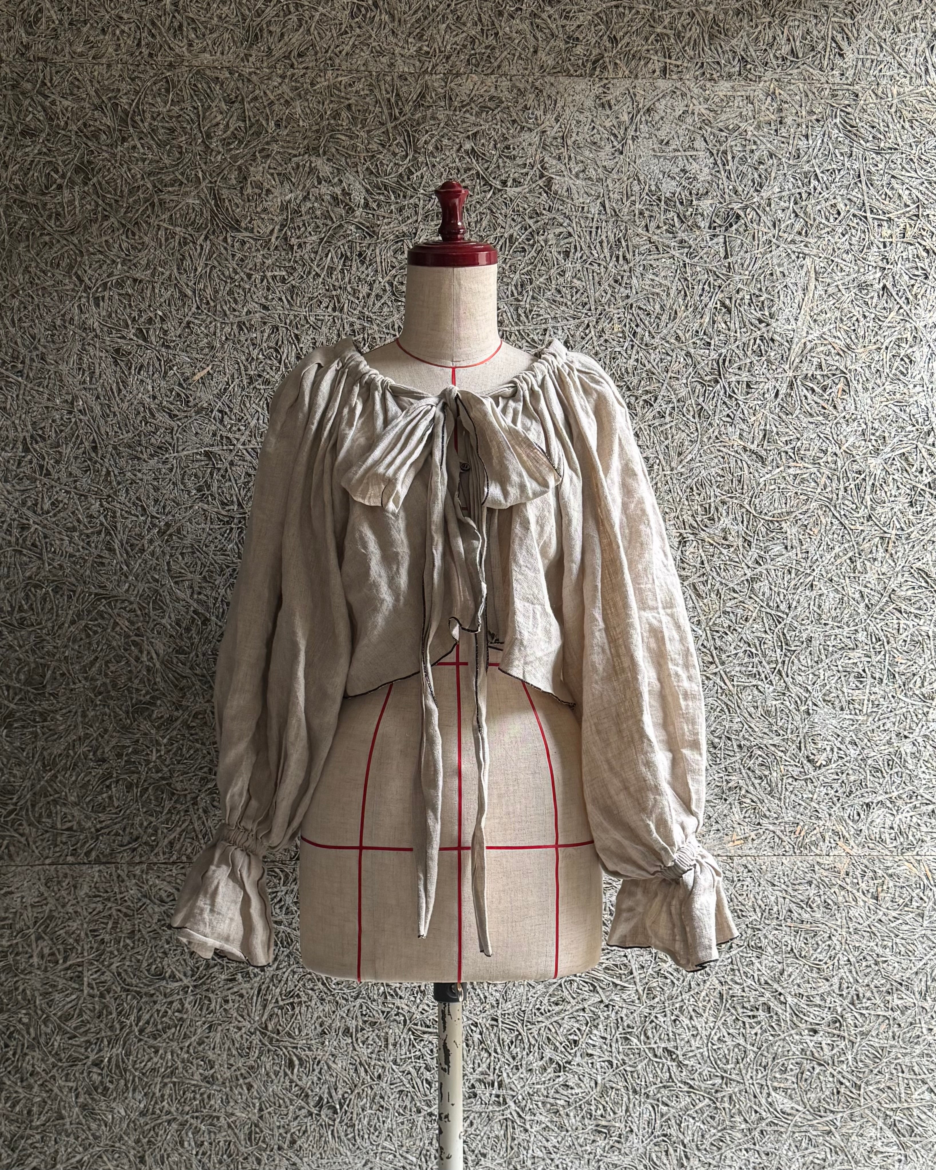 【予約】linen ribbon puff blouse(écru)