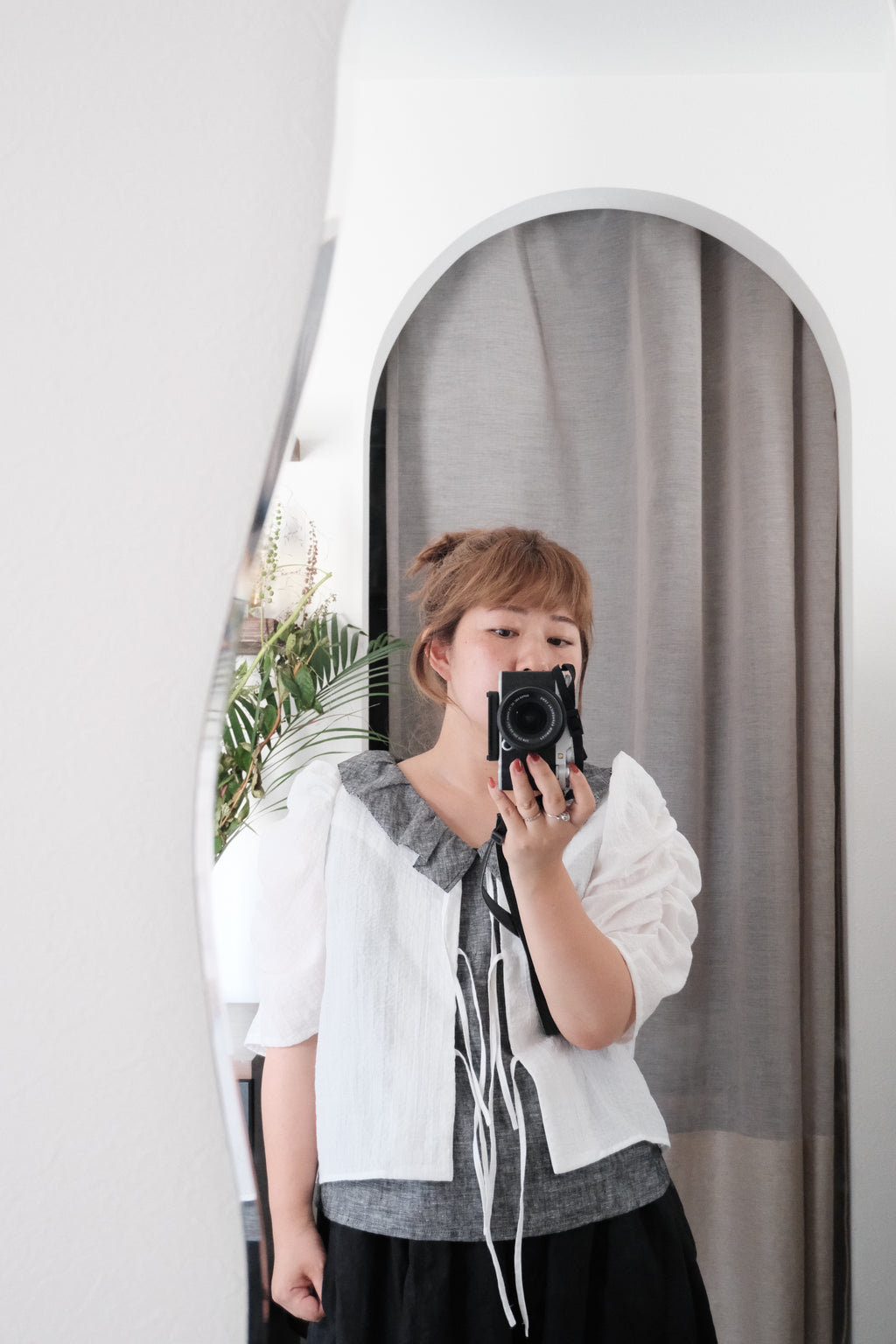 V neck_frill tops